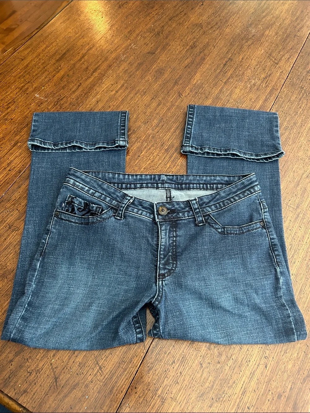 Lee Slender Secret Women’s Flare Jeans w/embellishment on pockets. Sz 12 EUC